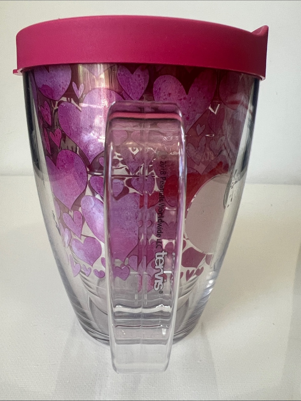 New- Tervis Peanuts Snoopy Valentine's "Hugs & Kisses" 24-ounce insulated mug - Picture 4 of 9